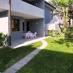 Azzurro ביביונה